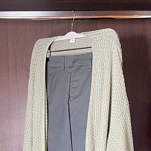 Вешалка-плечики с 2 прищепками, размер 44-46. (пластм.)