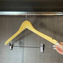 Вешалка-плечики с 2 прищепками, размер 44-46. (натур.цв.)