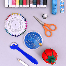 Набор для шитья в чехле 74 предмета, размер чехла для хранения 17х8,5 см