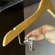 Вешалка-плечики с 2 прищепками, размер 44-46. (натур.цв.)